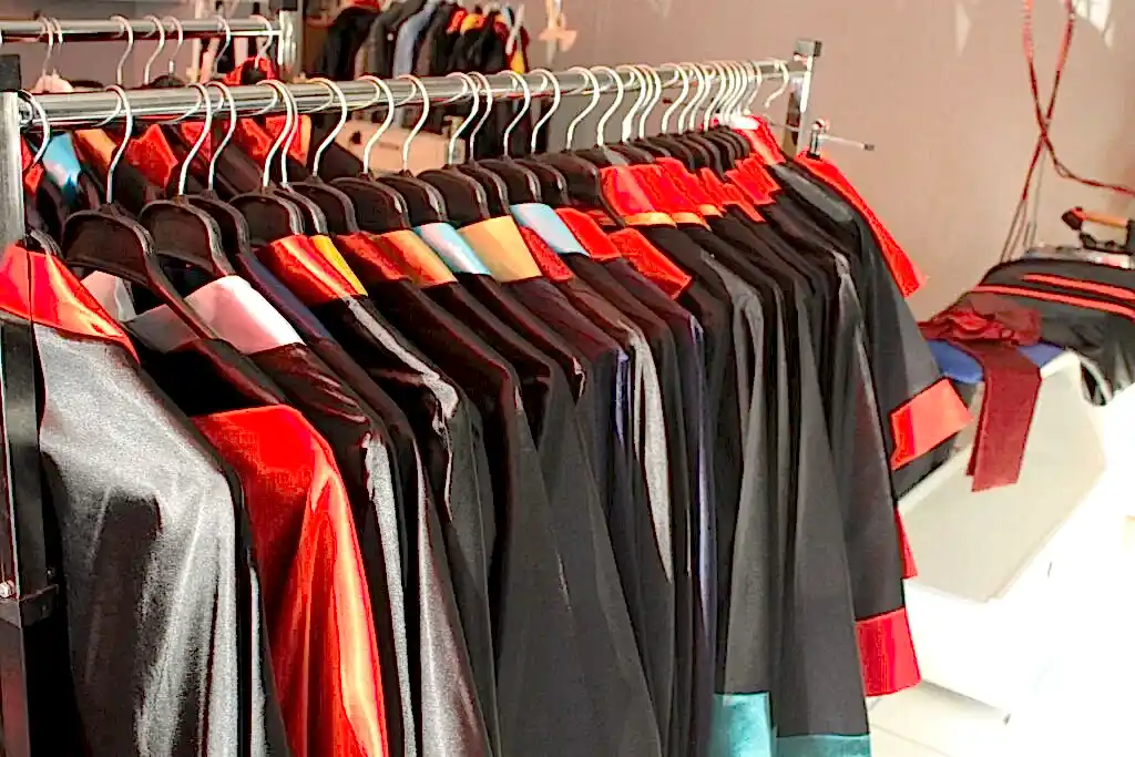 mezuniyet cübbesi temizleme